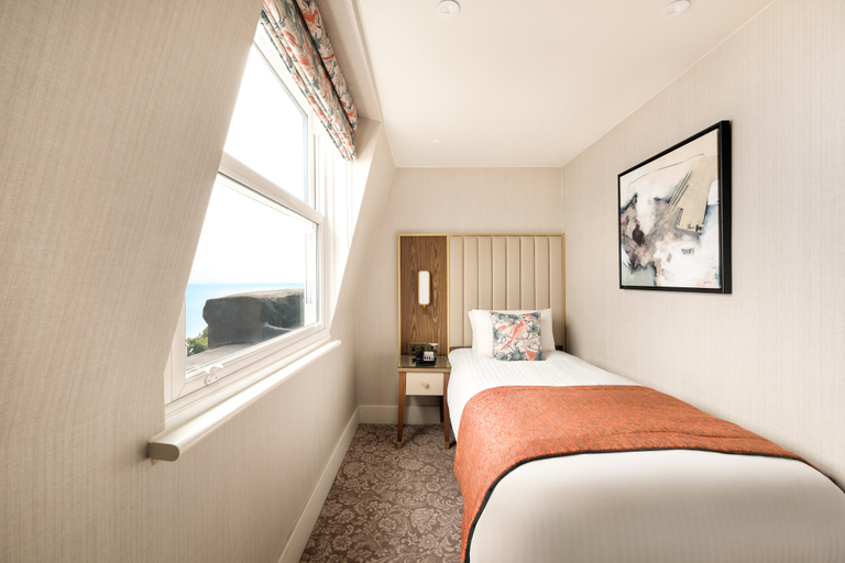 voco The Clifton Folkestone - Tap to explore photos