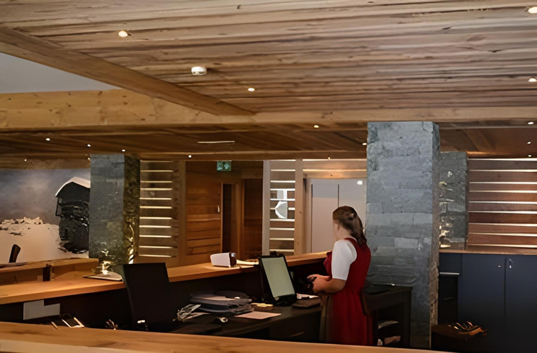 Public Area 4, Nendaz 4 Vallees and SPA, Conthey
