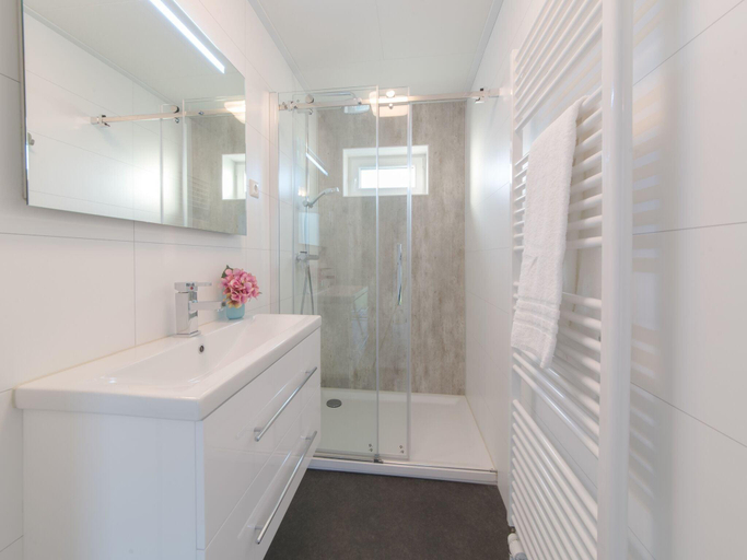 Bathroom 2, Modern Chalet by Forest in Zeeland, Kapelle