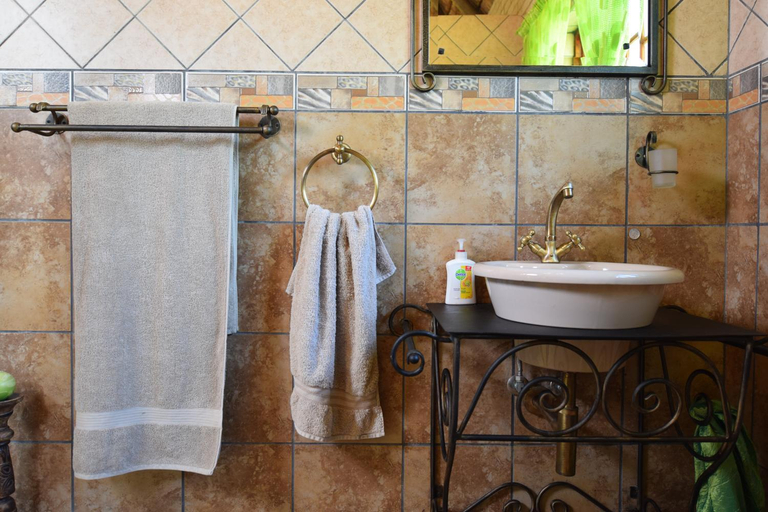 Bathroom 2, Thabong Bed & Breakfast, Ekurhuleni