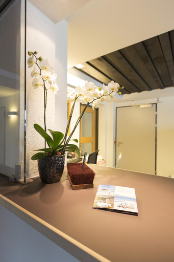 Others 5, Le Petit Relais, Saanen