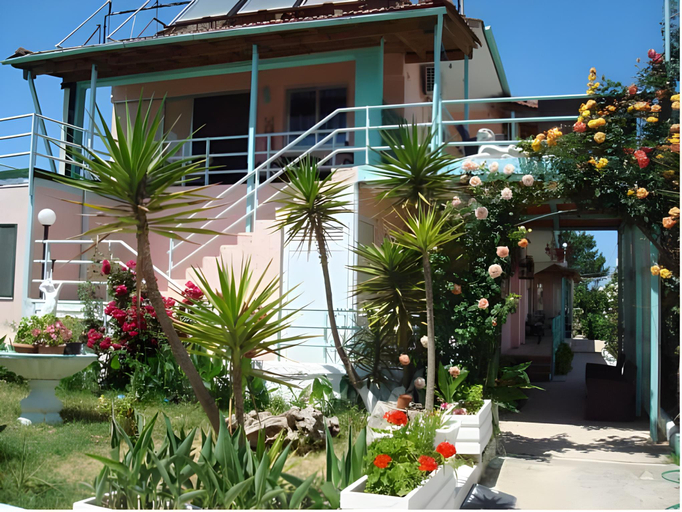 Exterior view, Pipitsa's Apartments, Ionian Islands