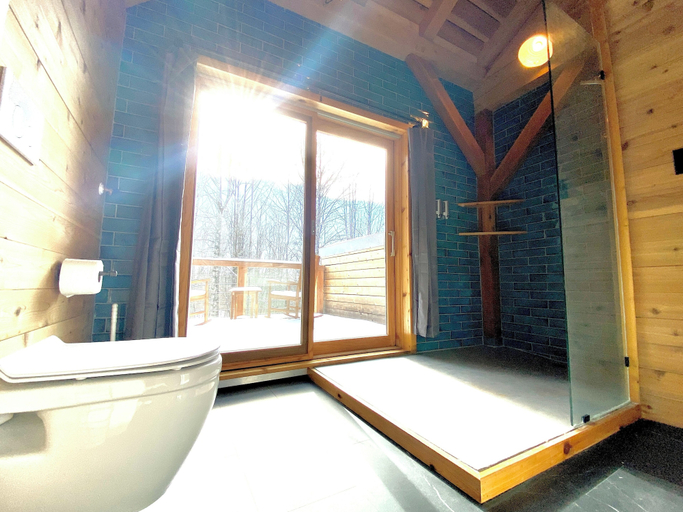 Bathroom 4, Arete Hostel, Nicholas