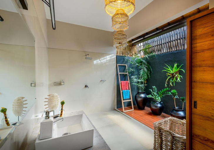 Others 5, Villa Bloom 4 - 2 King bedrooms , Sleep 4 Pax, private pool, Seminyak, Badung