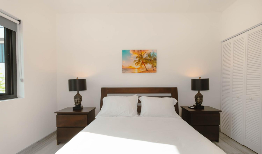Bedroom 2, Blu Zen