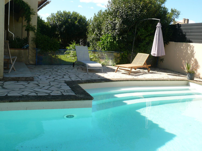 Others 5, Chambre privee dans villa avec piscine en Petite Camargue, Hérault