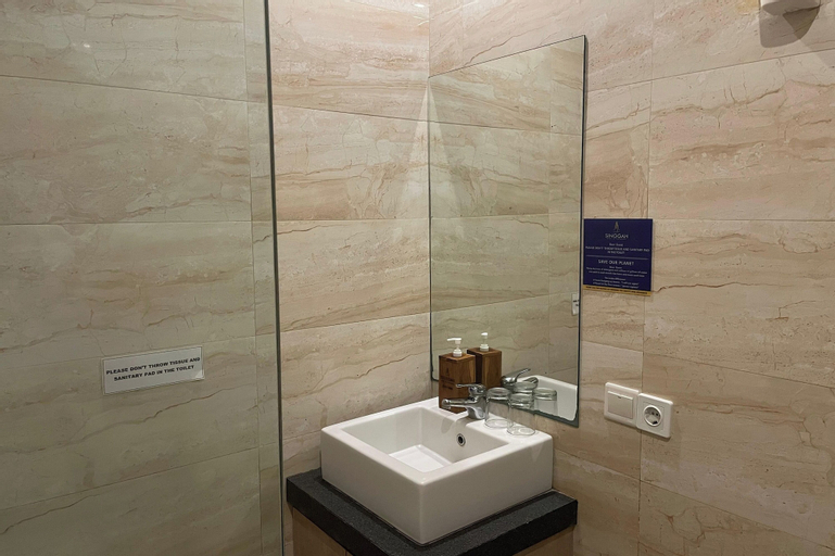 Bathroom 11