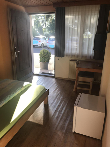 Bedroom 2, Motel City, Baden
