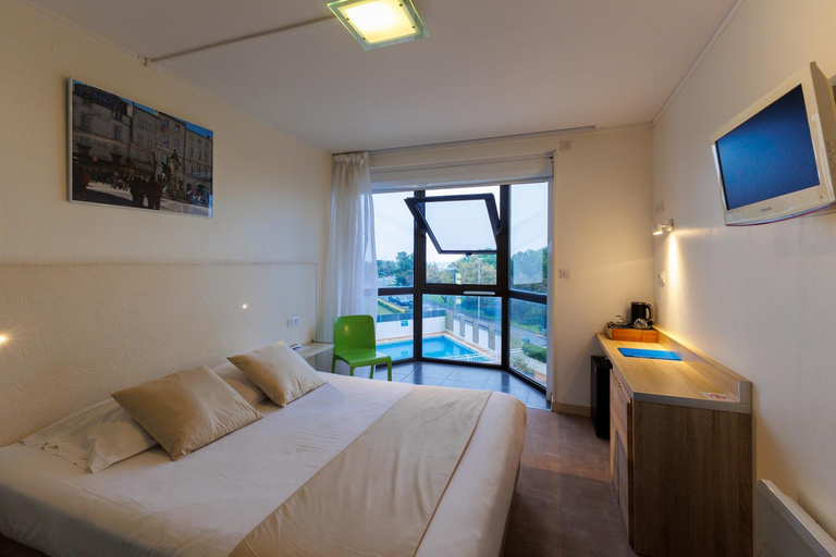 Bedroom 2, Hotel Le Rochelois, Charente-Maritime