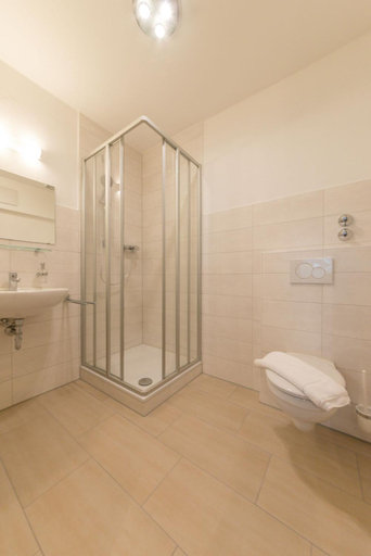 Bathroom, Hotel Gasthof Hainzinger, Dachau