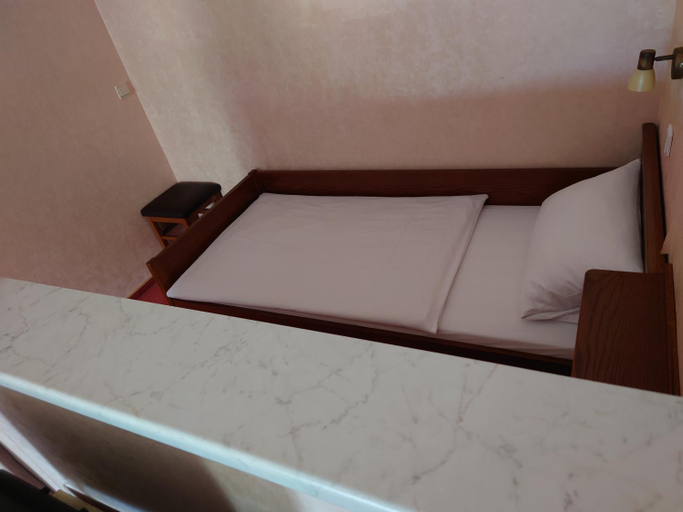 Bedroom, Gastehaus Loehnert GmbH, Coburg