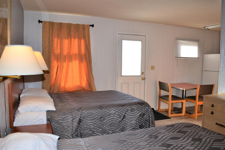 Others 3, The Villager Motel, Division No. 8