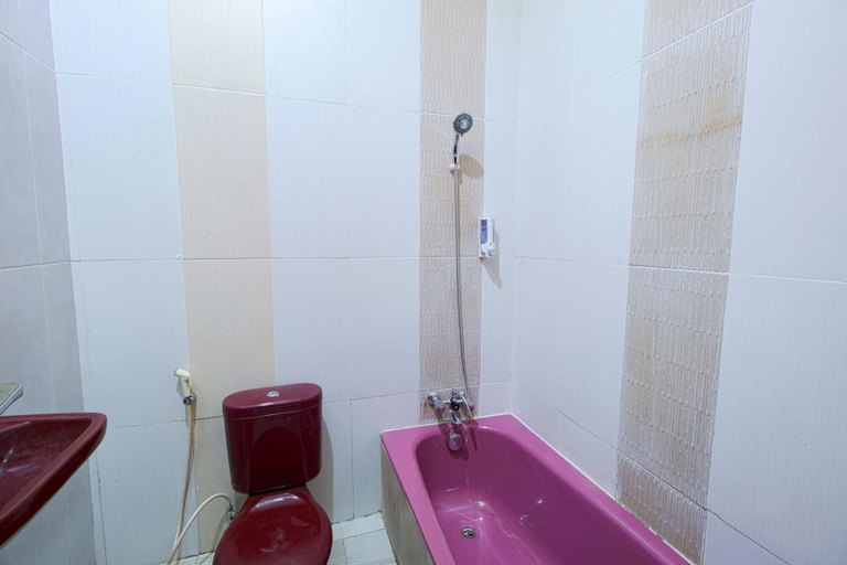 Bathroom 13