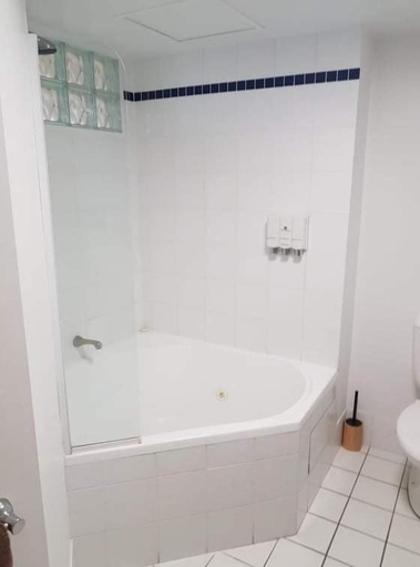Bathroom, Casablanca In Landmark Resort, Port Stephens