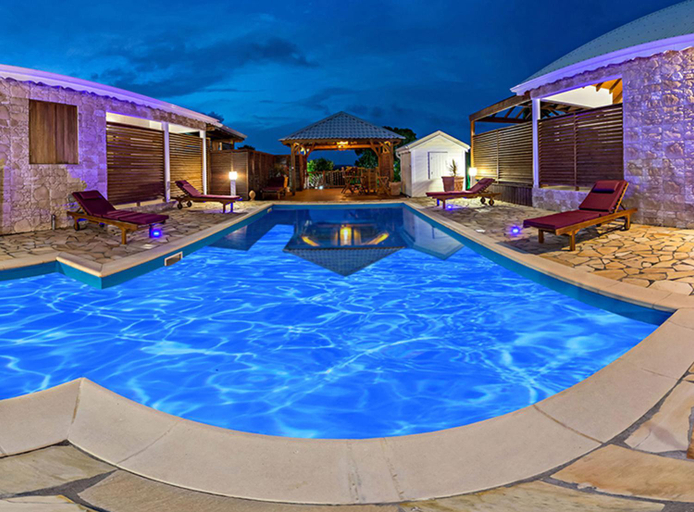 Swimming pool, Fleurs d'epices, Anse-Bertrand