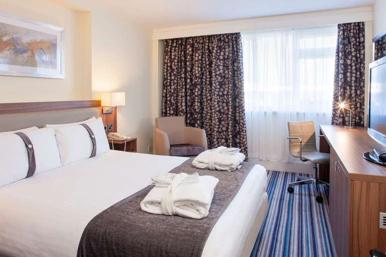 Bedroom 3, Holiday Inn ASHFORD - CENTRAL by IHG, Kent
