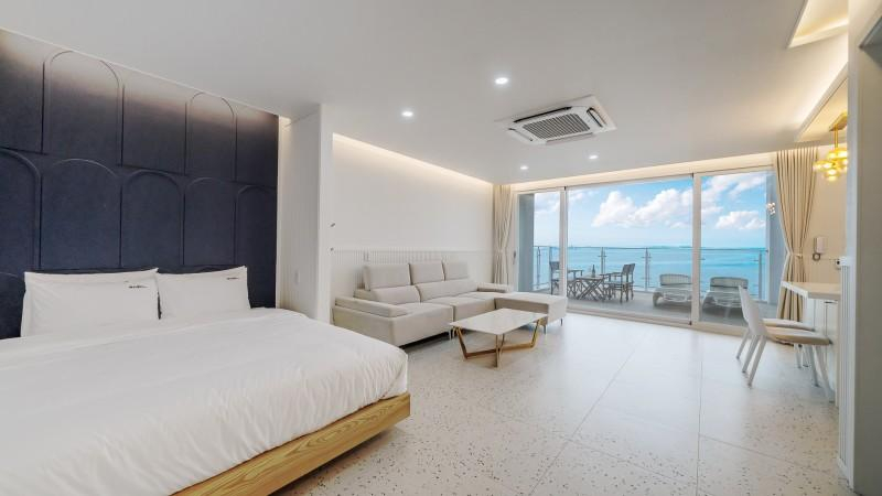 Bedroom 2, Pohang Overlooking Pool Villa, Pohang