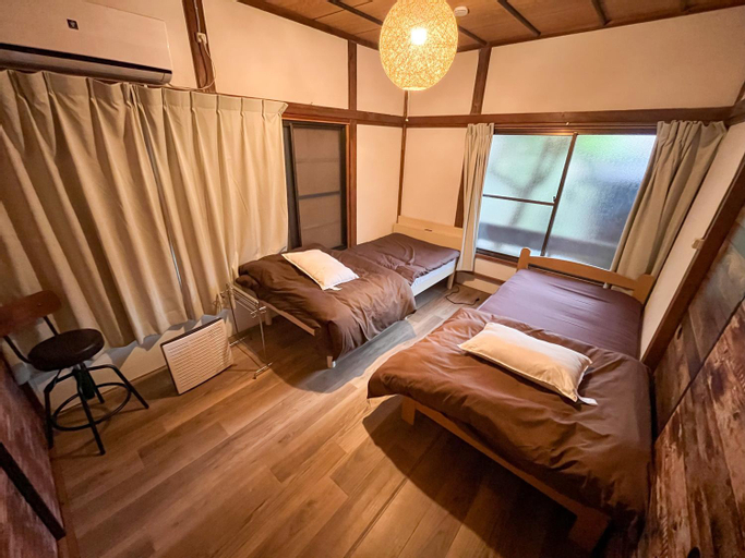 温泉街の入り口にあるゲストハウス SLOW HOUSE yugawara, Yugawara
