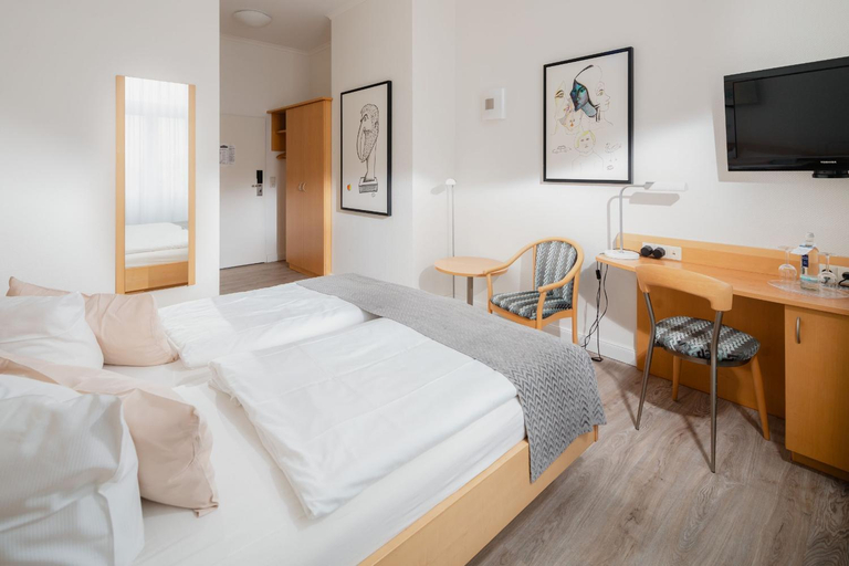 Bedroom 3, Hotel Kunstlerhaus, Aurich