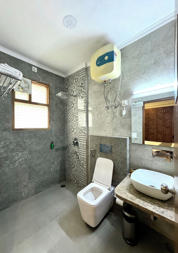 Bathroom 3, Haven Hotel Sector 31,Gurugram, Gurgaon