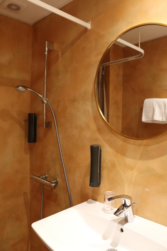 Bathroom 3, Milling Hotel Ansgar, Odense