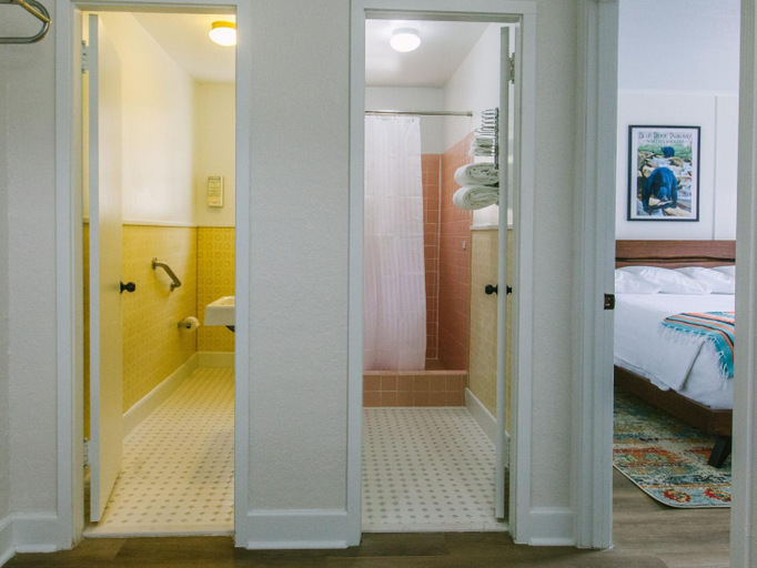 Bedroom, Route 19 Inn, Haywood