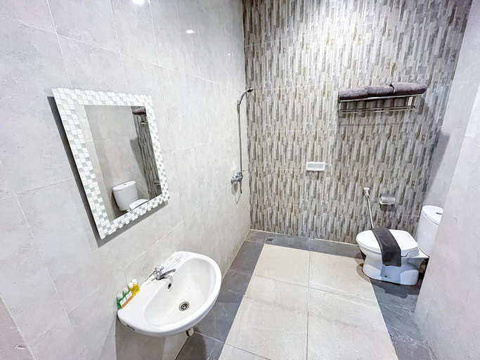 Bathroom 4