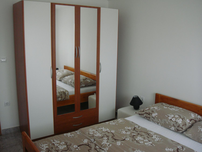 Others 2, Apartments Vladimir, Privlaka