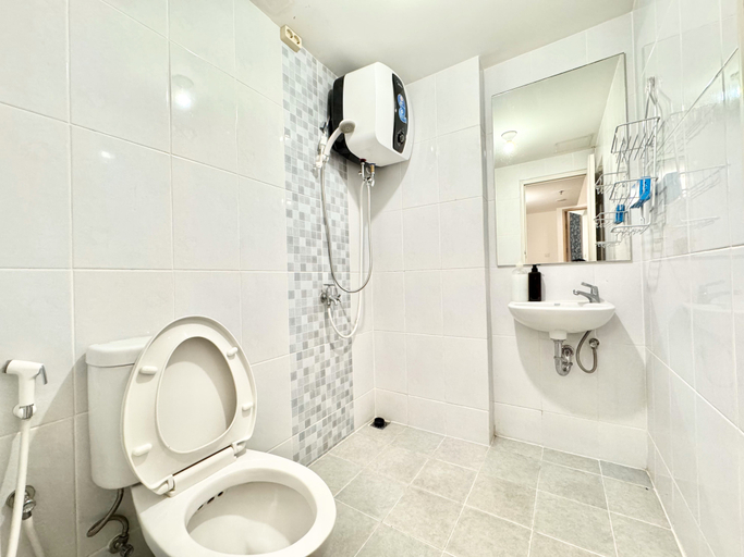 Bathroom 5, 3 Bedroom Tokyo Riverside PIK 2 for 5 PAX, 2 Bath, Tangerang
