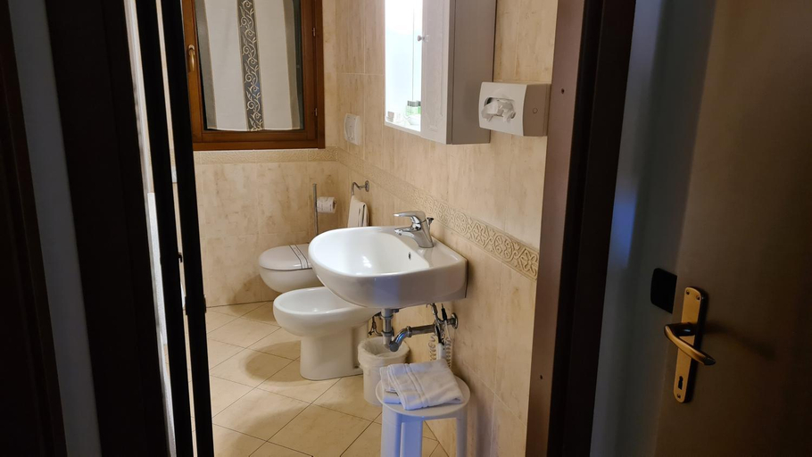 Bathroom 4, Saturnia Tuscany Country House, Grosseto