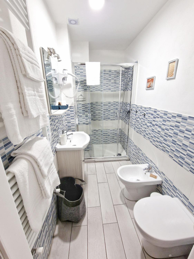 Bathroom 2, Le Giare B&B, La Spezia