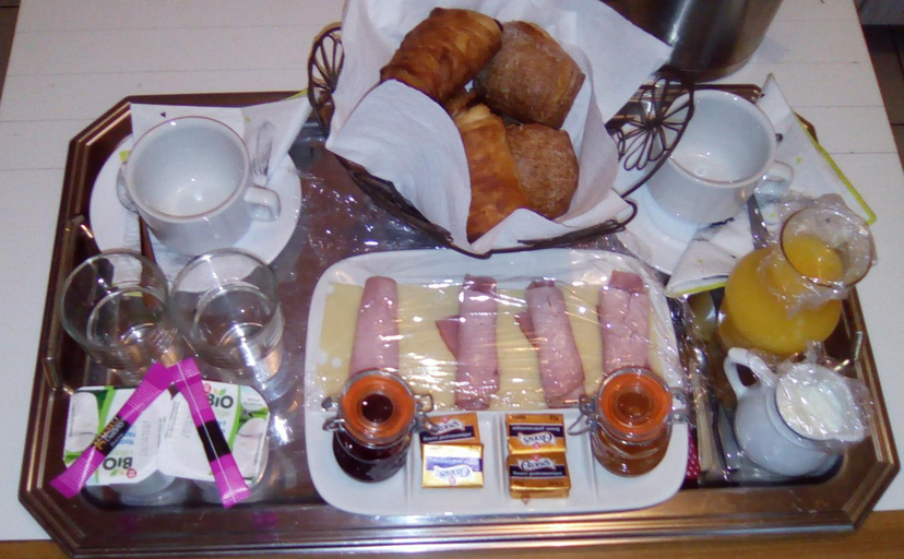 Food & Drinks