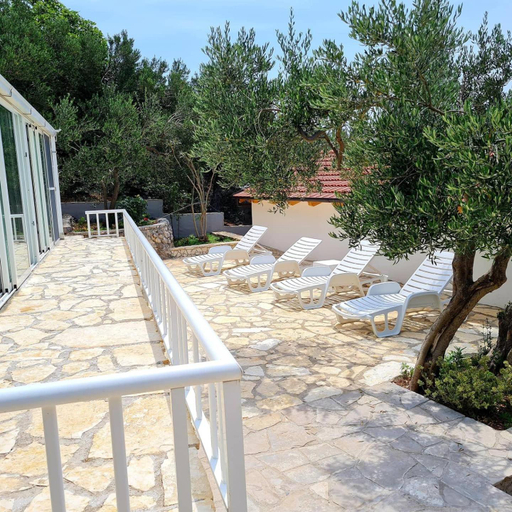3, Vila Maslina Apartments mit Pool und Garten nahe am Strand, Tučepi
