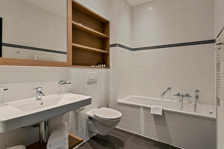 Bathroom 2, Hotel Astoria, West-Vlaanderen