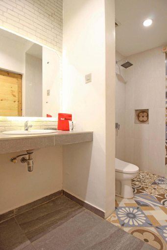 Bathroom 10