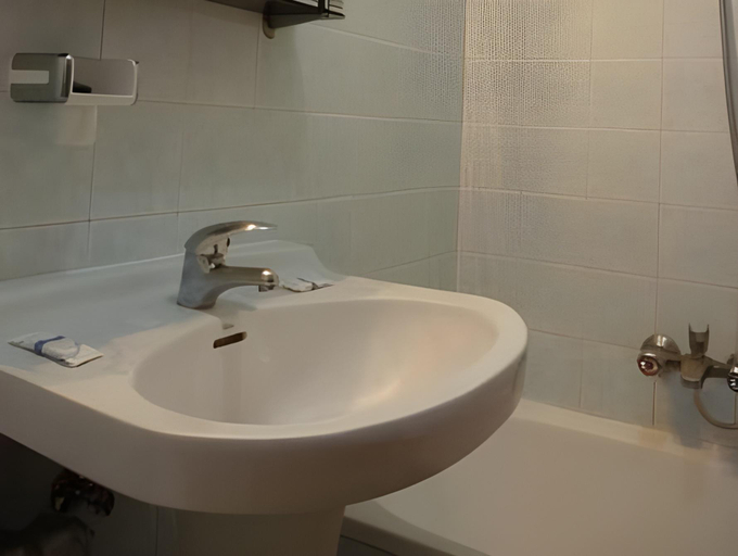Bathroom 5, Hotel Espana, Lugo