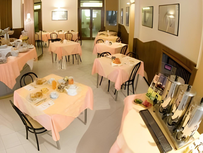Others 4, Hotel Milano, Pistoia