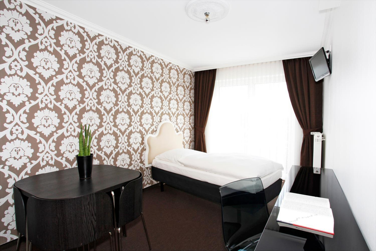 Others 2, Hotel Apartment Laforsch, Offenbach