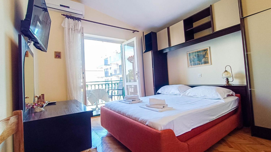 Others 5, Apartments Ines - 15 meters from the beach, Baška Voda