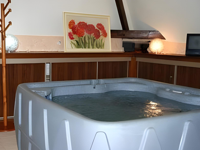 Bathroom 4, Logis Hostellerie des Ducs, Lot-et-Garonne