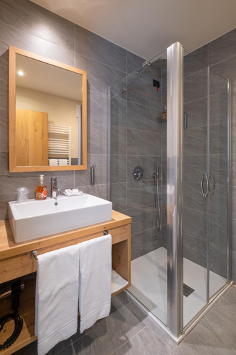Bathroom 4, Feeling Hotel Fontanella, Trento