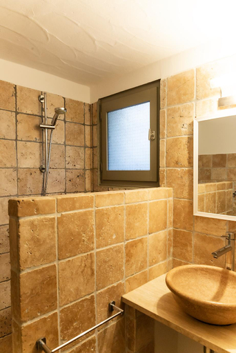 Bathroom 5, U Paviddonu, Corse-du-Sud