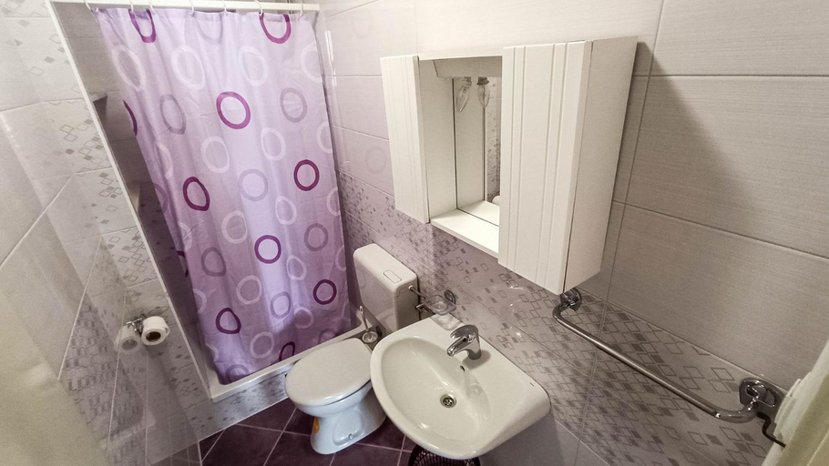 Others 2, Apartments Ines - 15 meters from the beach, Baška Voda