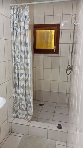 Bathroom 3, Motel Les Oliviers, Komo-Mondah