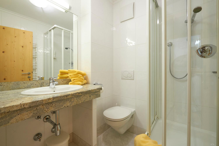 Bathroom 3, Appartement Hotel Sonneck, Zell am See