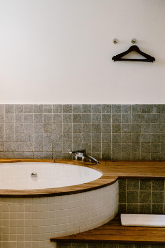 Bathroom 7