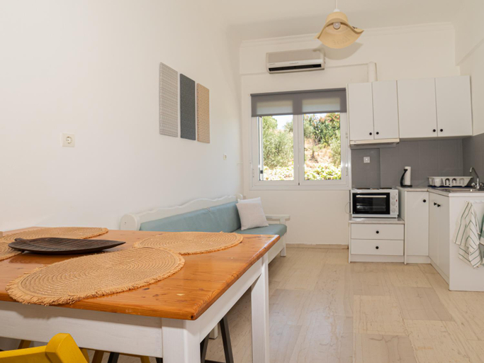 Others 4, Memi Houses, Peloponnese
