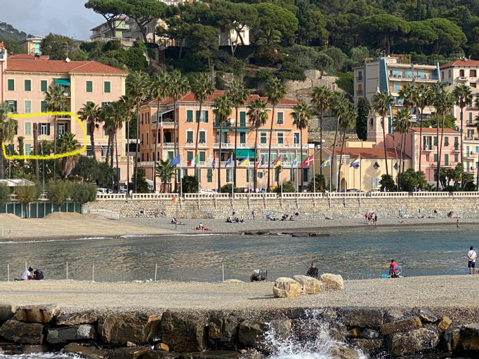 Oneglia Coast Apt, Imperia