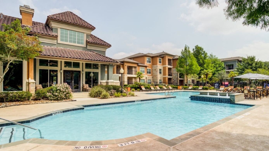 Sport & Beauty, Landing Apartments Richmond, Fort Bend