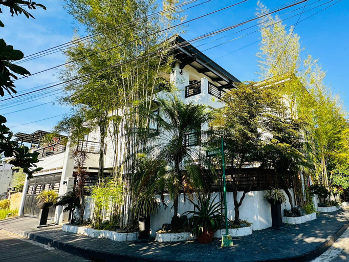 Lariszone Luxury Countryrad Villa, Las Piñas